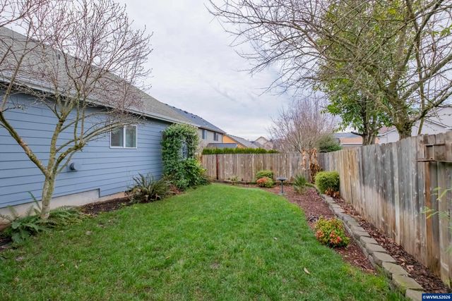 338 NW Foxglove St, Dallas, OR 97338