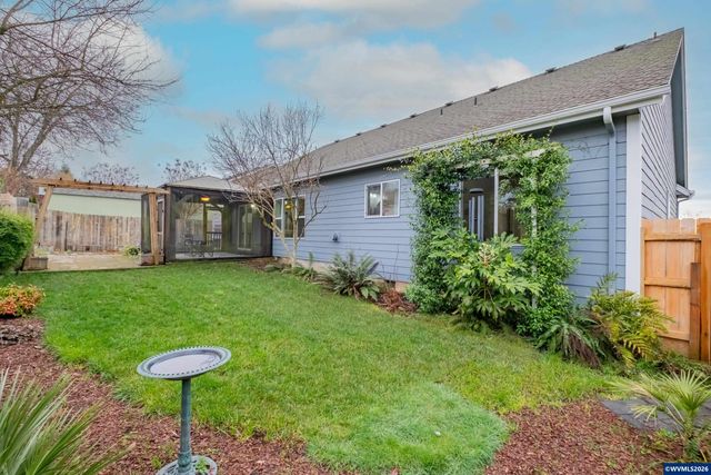 338 NW Foxglove St, Dallas, OR 97338