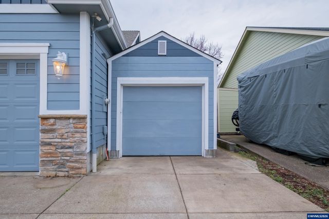 338 NW Foxglove St, Dallas, OR 97338