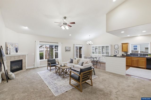 338 NW Foxglove St, Dallas, OR 97338