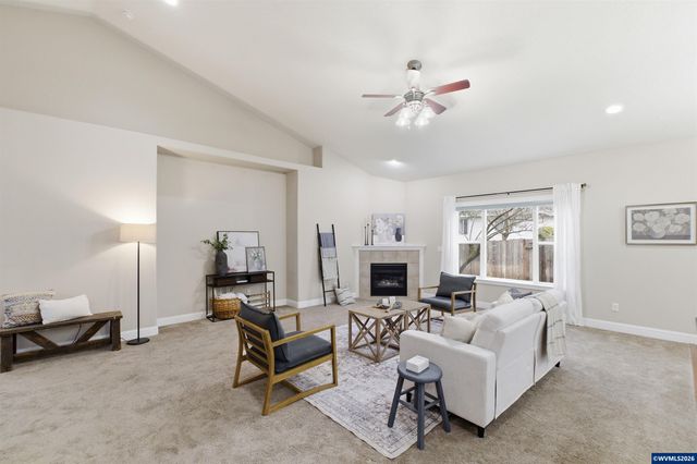 338 NW Foxglove St, Dallas, OR 97338