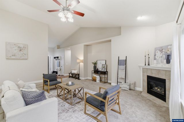 338 NW Foxglove St, Dallas, OR 97338