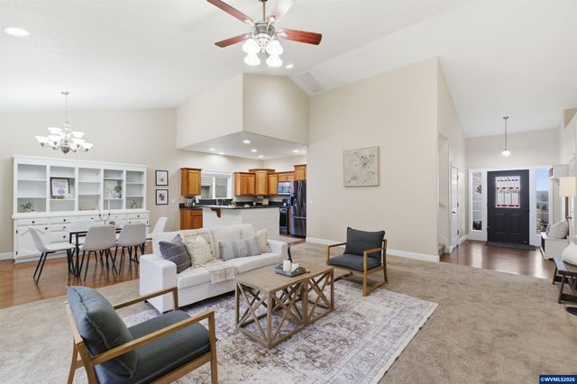 338 NW Foxglove St, Dallas, OR 97338