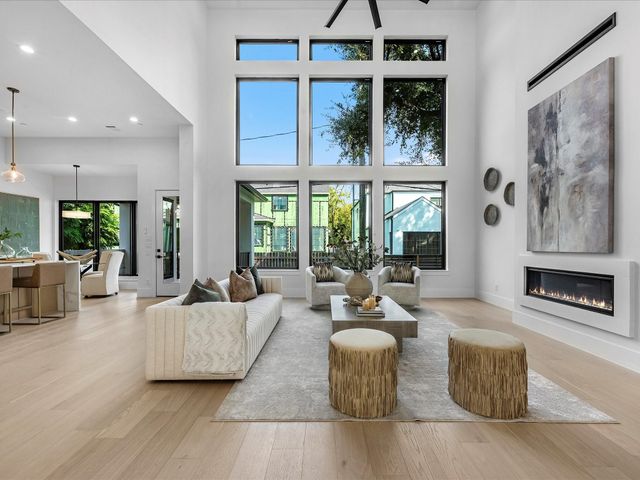 811 Woodstock Street, Bellaire, TX 77401