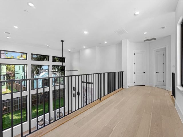 811 Woodstock Street, Bellaire, TX 77401