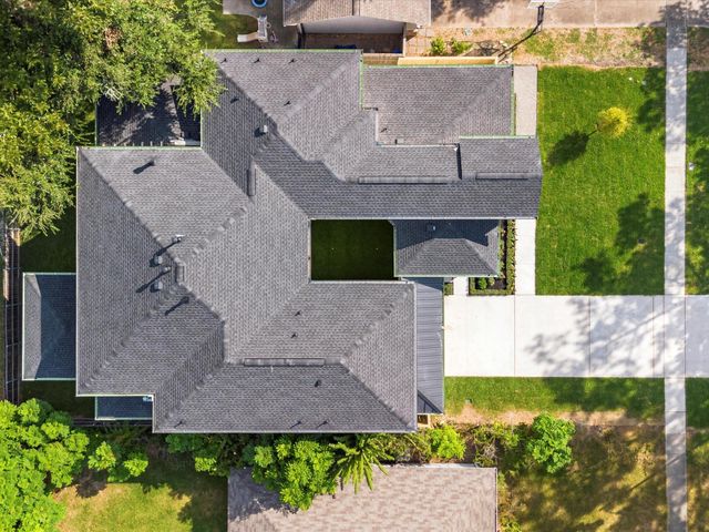 811 Woodstock Street, Bellaire, TX 77401