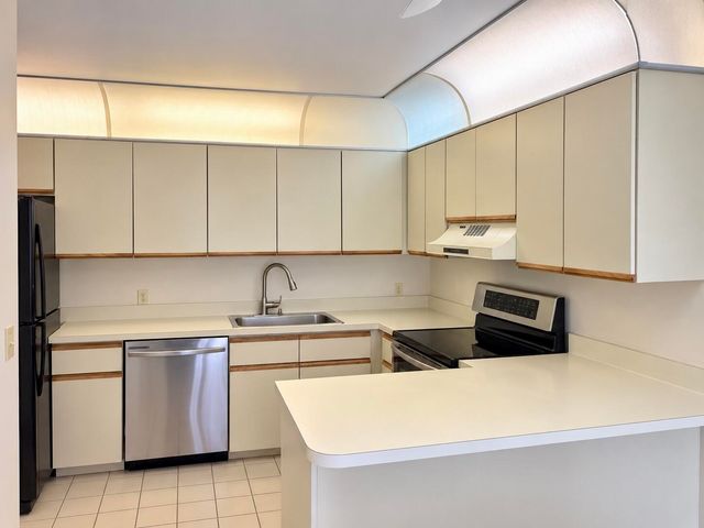 5150 S FOUNTAINS Drive S 211, Lake Worth, FL 33467