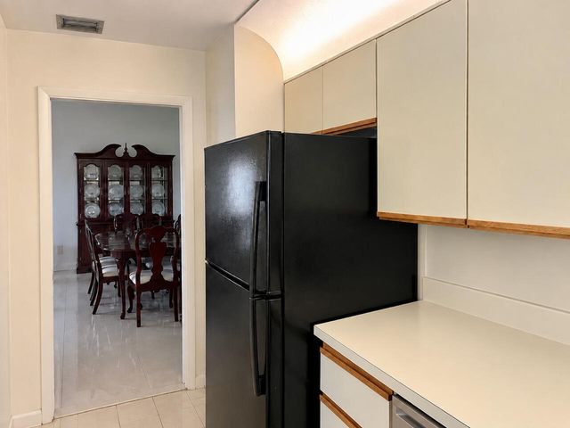 5150 S FOUNTAINS Drive S 211, Lake Worth, FL 33467
