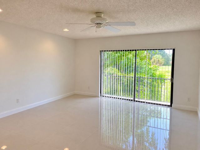 5150 S FOUNTAINS Drive S 211, Lake Worth, FL 33467