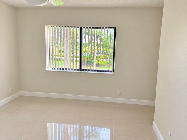 5150 S FOUNTAINS Drive S 211, Lake Worth, FL 33467