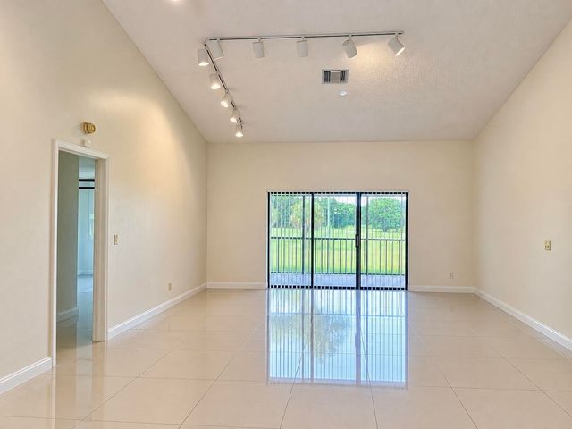 5150 S FOUNTAINS Drive S 211, Lake Worth, FL 33467