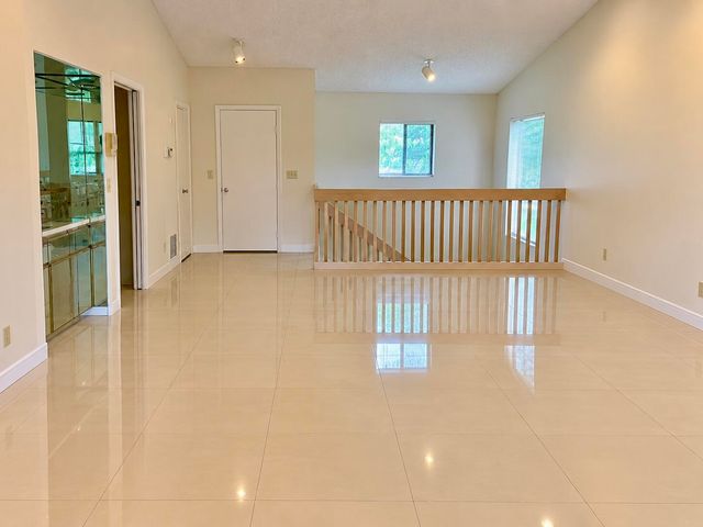 5150 S FOUNTAINS Drive S 211, Lake Worth, FL 33467