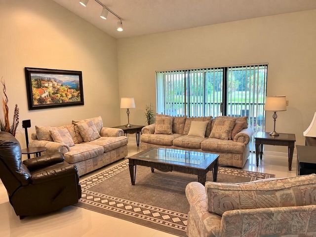 5150 S FOUNTAINS Drive S 211, Lake Worth, FL 33467
