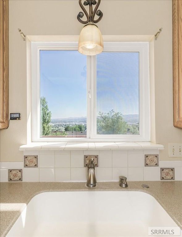 Image 13 of property listing at 1036 Camas Lane, Pocatello, ID 83204