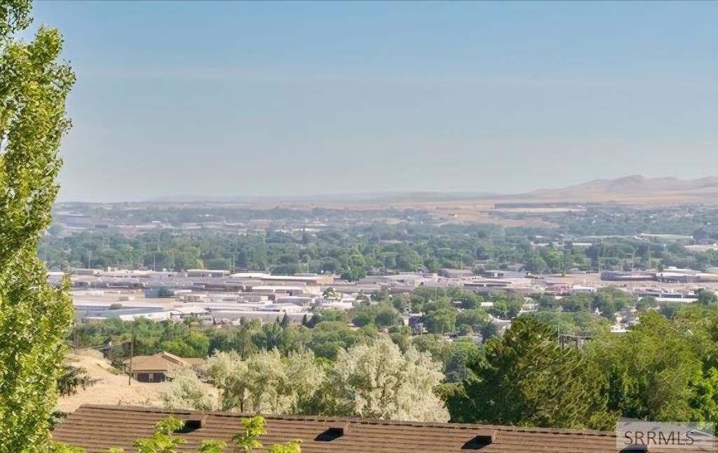 Image 3 of property listing at 1036 Camas Lane, Pocatello, ID 83204