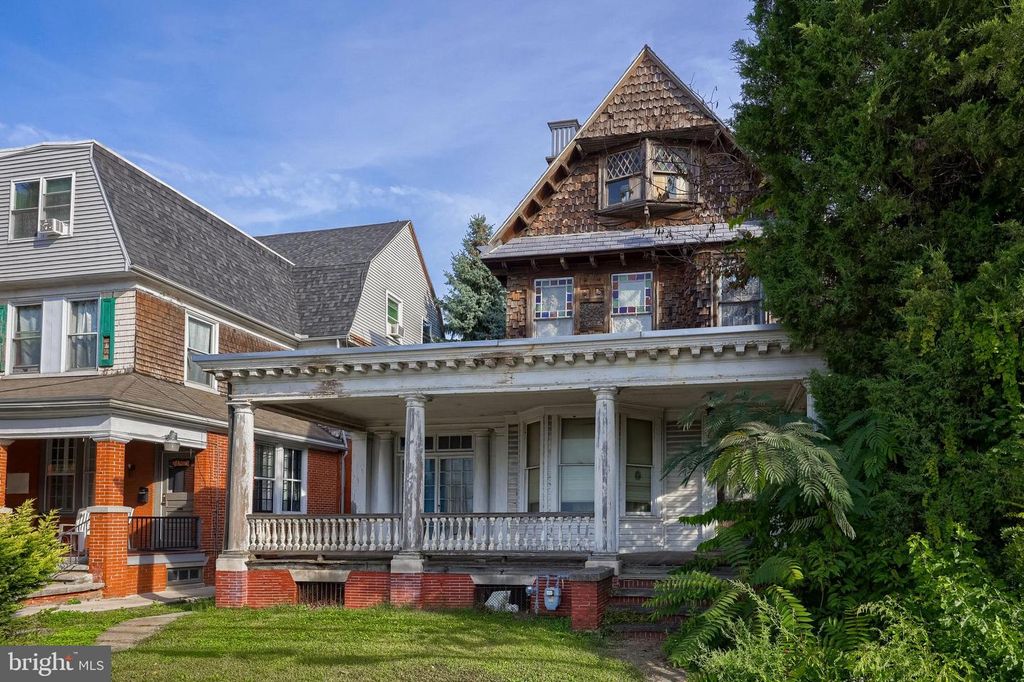 Image 2 of property listing at 909 E KING ST, Lancaster, PA 17602