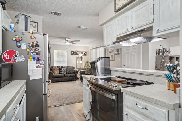 816 Red Oak Court, Azle, TX 76020