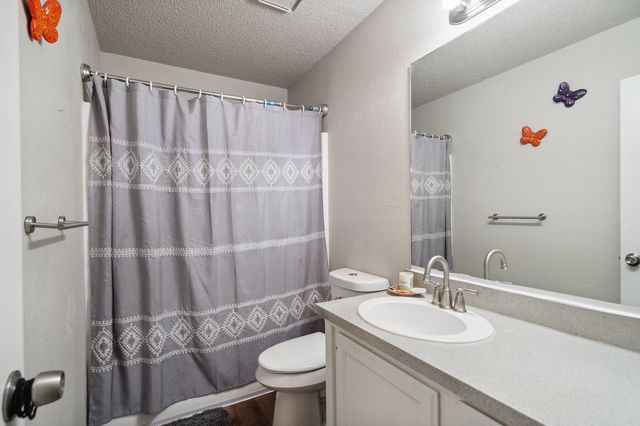 816 Red Oak Court, Azle, TX 76020