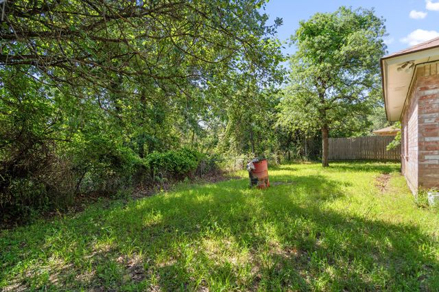 816 Red Oak Court, Azle, TX 76020