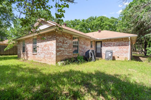 816 Red Oak Court, Azle, TX 76020