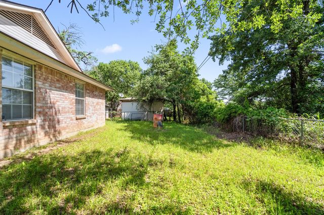 816 Red Oak Court, Azle, TX 76020