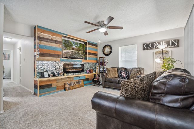 816 Red Oak Court, Azle, TX 76020