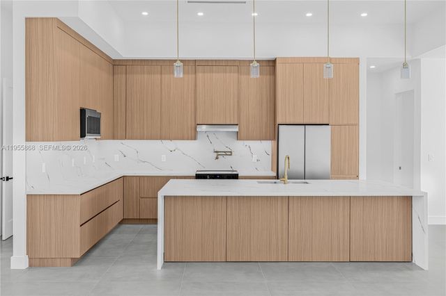 512 NW 35th PL, Cape Coral, FL 33993