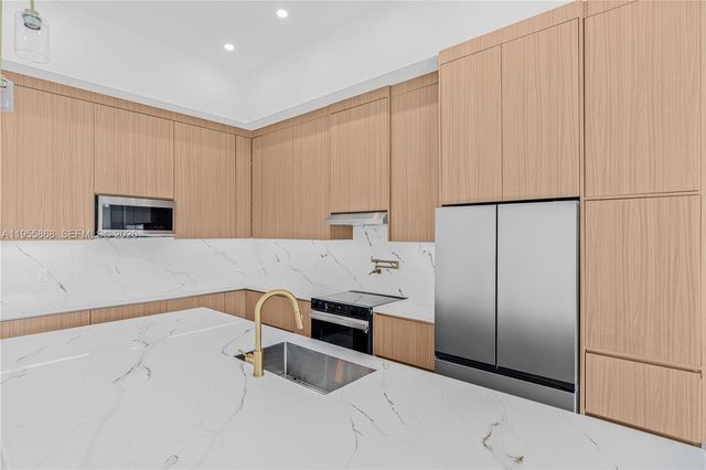 512 NW 35th PL, Cape Coral, FL 33993