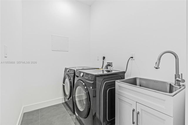 512 NW 35th PL, Cape Coral, FL 33993