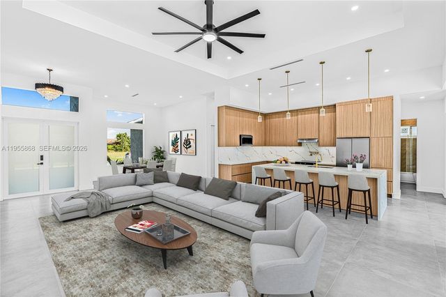 512 NW 35th PL, Cape Coral, FL 33993