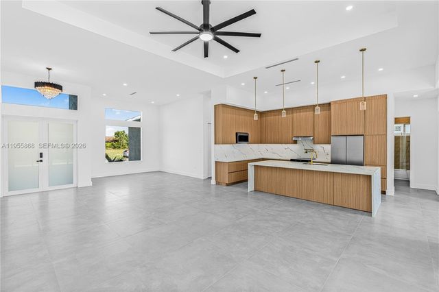 512 NW 35th PL, Cape Coral, FL 33993