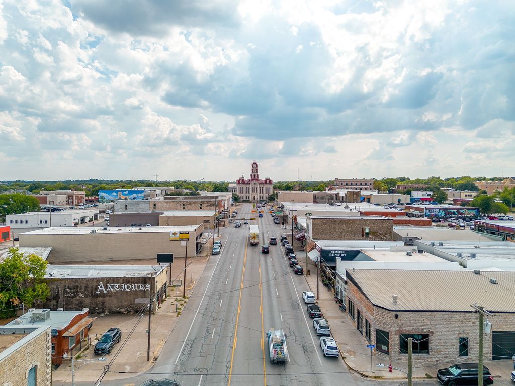 221 North Main, Weatherford, TX 76086 — exterior