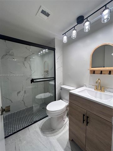 301 Cambridge Rd 211, Hollywood, FL 33024