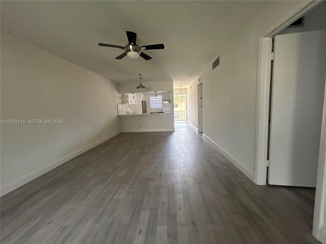 301 Cambridge Rd 211, Hollywood, FL 33024