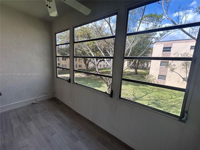 301 Cambridge Rd 211, Hollywood, FL 33024