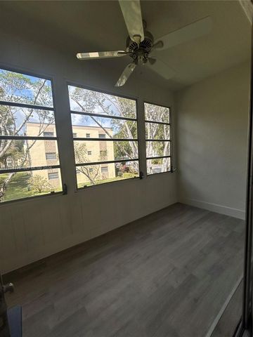 301 Cambridge Rd 211, Hollywood, FL 33024