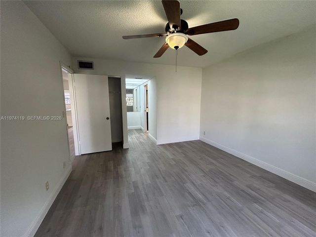 301 Cambridge Rd 211, Hollywood, FL 33024