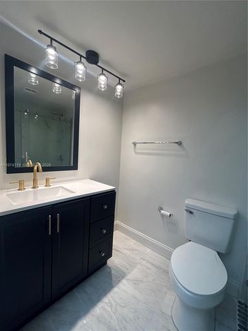 301 Cambridge Rd 211, Hollywood, FL 33024