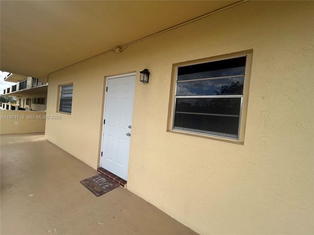 301 Cambridge Rd 211, Hollywood, FL 33024