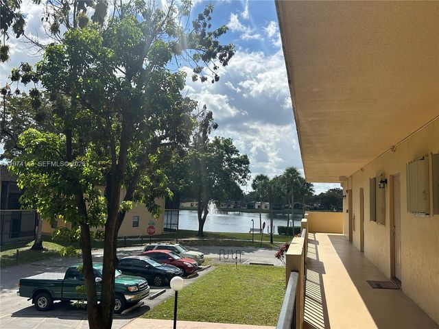 301 Cambridge Rd 211, Hollywood, FL 33024