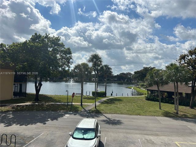 301 Cambridge Rd 211, Hollywood, FL 33024