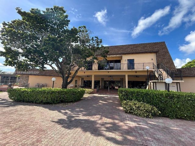 301 Cambridge Rd 211, Hollywood, FL 33024