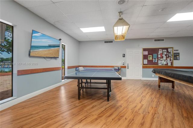 301 Cambridge Rd 211, Hollywood, FL 33024