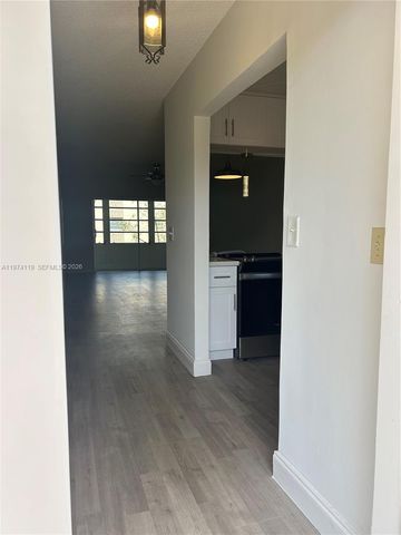 301 Cambridge Rd 211, Hollywood, FL 33024