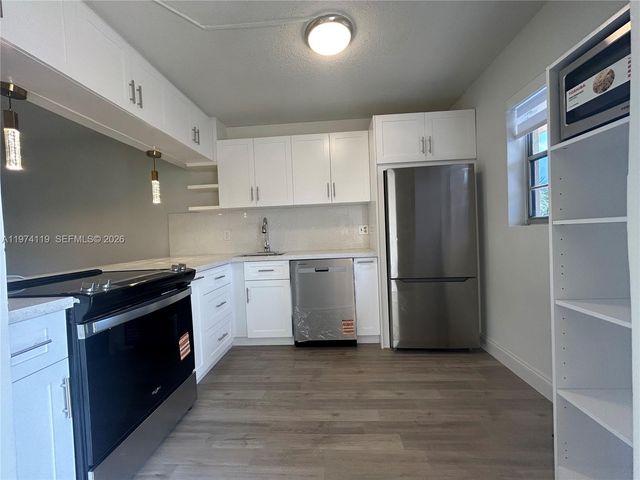 301 Cambridge Rd 211, Hollywood, FL 33024