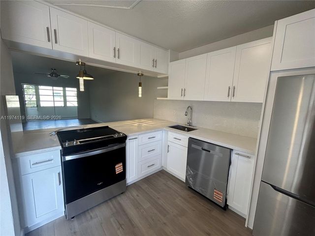 301 Cambridge Rd 211, Hollywood, FL 33024