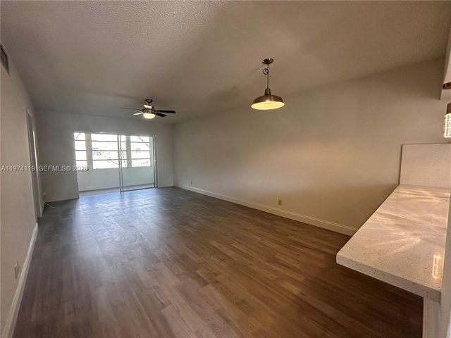 301 Cambridge Rd 211, Hollywood, FL 33024