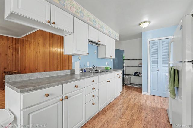 4705 Weddell Street, Dearborn Heights, MI 48125