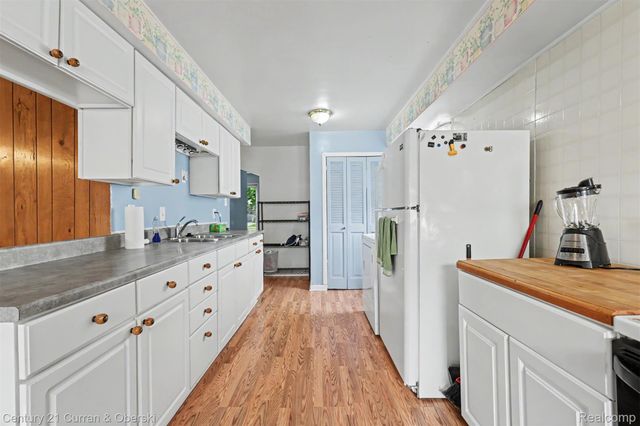 4705 Weddell Street, Dearborn Heights, MI 48125