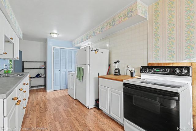4705 Weddell Street, Dearborn Heights, MI 48125